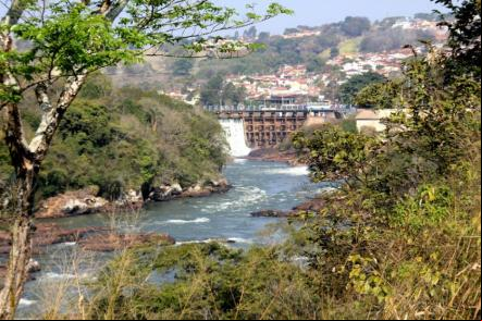 Rio Paranapanema (o rio corta a cidade de Pirajunas na serra de Paranapiacaba - Foto: Rubens Chiri